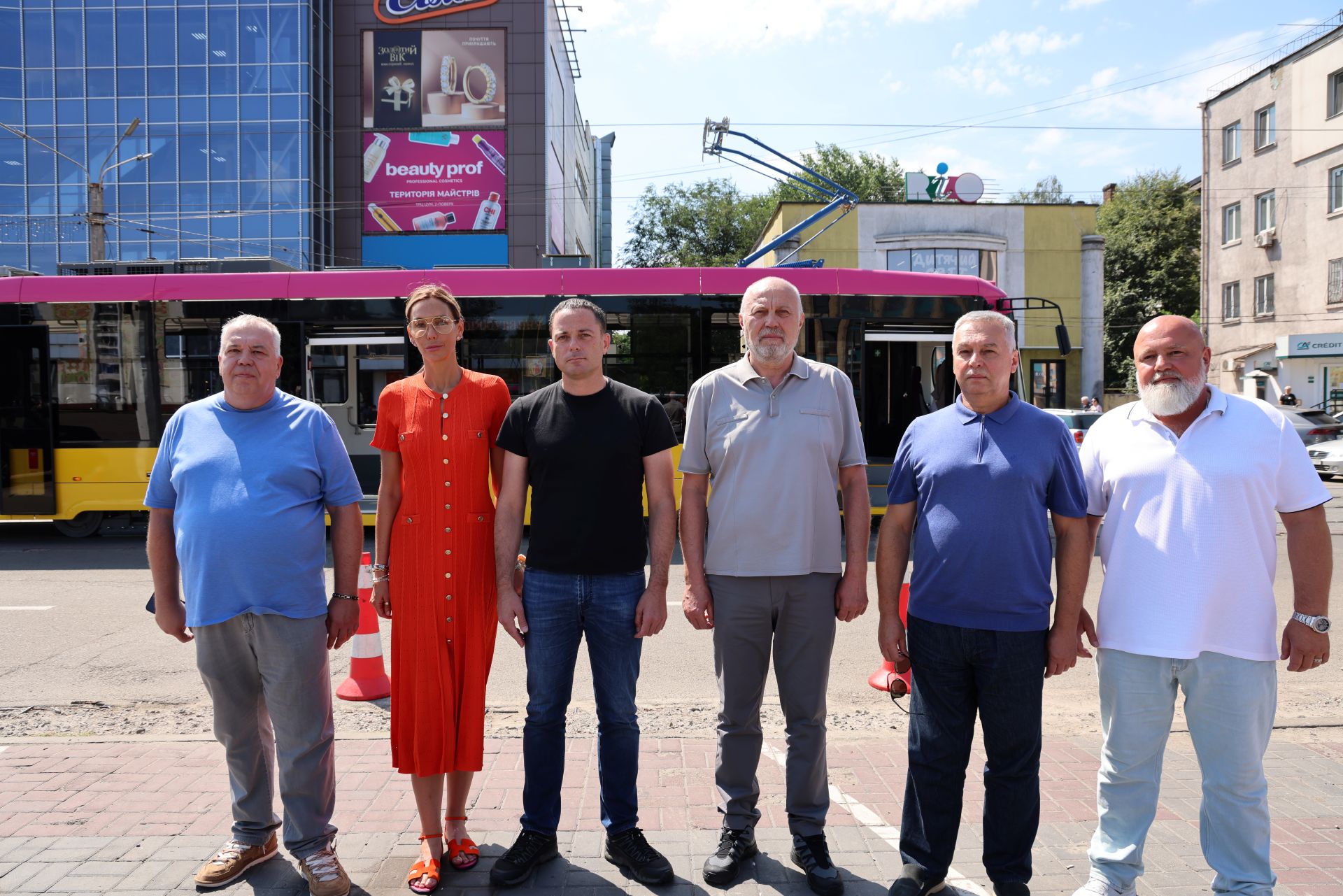На лінії комфорту: до Кам’янського прибув перший із 17 нових трамваїв за підтримки Метінвесту